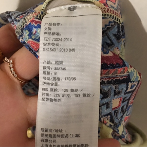 Hollister Medium Support Sports Bra - Picture 6 of 8